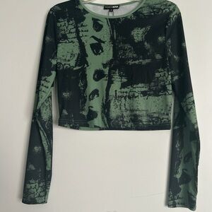 Cropped Graphic Long Sleeve Top